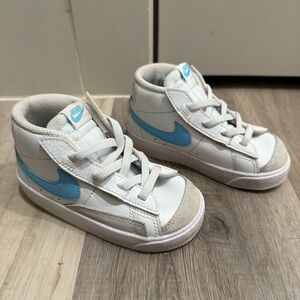 Nike Toddler Blazer Mid ‘77 White and Light Blue Sneakers